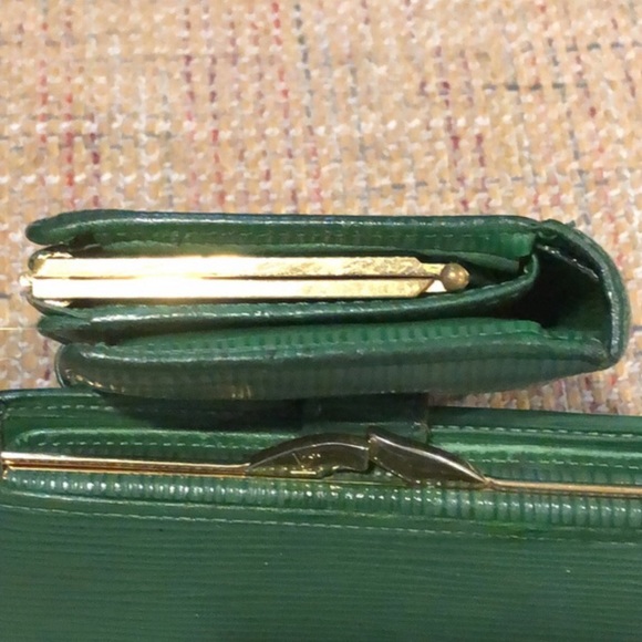 W LOUIS VUITTON Green EPI Kiss Lock Porte Monnaie Viennois Wallet MI1916 - Picture 7 of 17